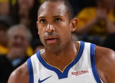 勇士更新官方社媒，更新了球员的伤病报告。艾尔-霍福德因右侧比目鱼肌拉伤已缺席