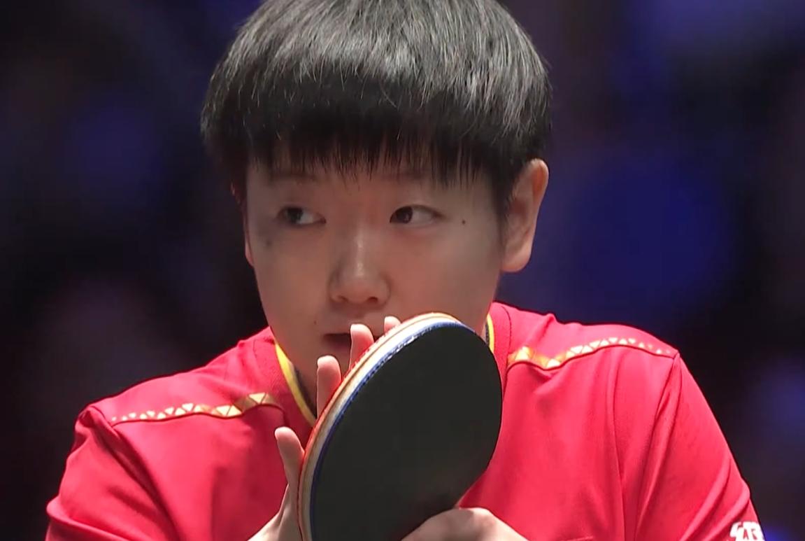 莎头一路落后，最后11:9逆转，肖战非常生气，局间说：你们一定不要错位，你