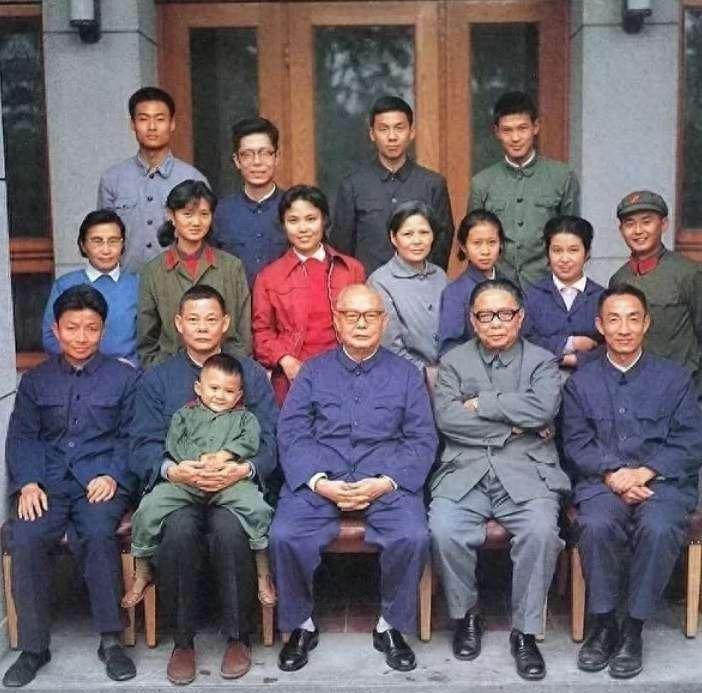 叶剑英一生经历六次婚姻育有六名子女，1986年追悼会为何五位遗孀全部选择缺席？