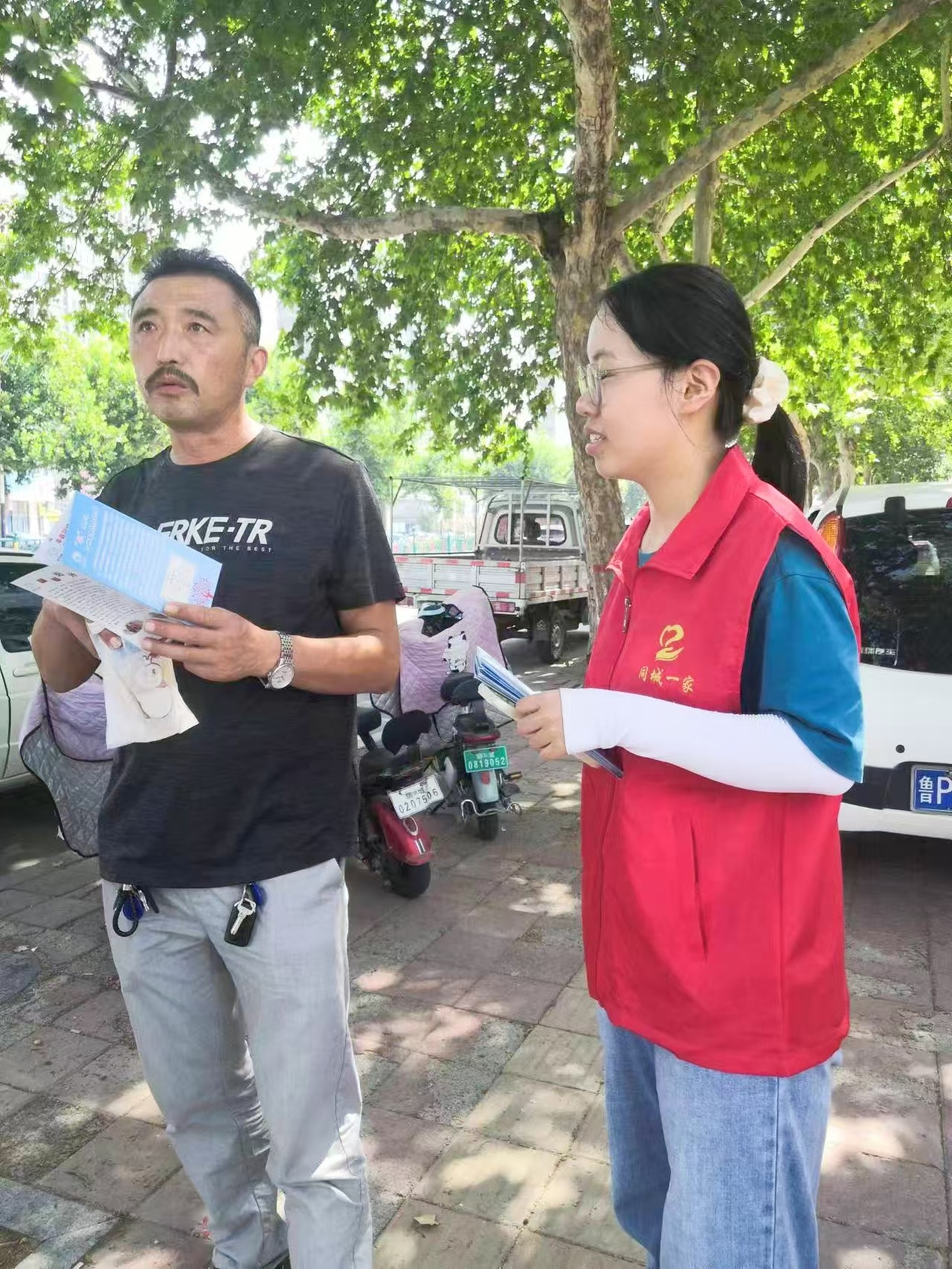 秦岭笑谈【用行动诠释奉献，以热血点亮希望】为响应国家无偿献血号召，弘扬志