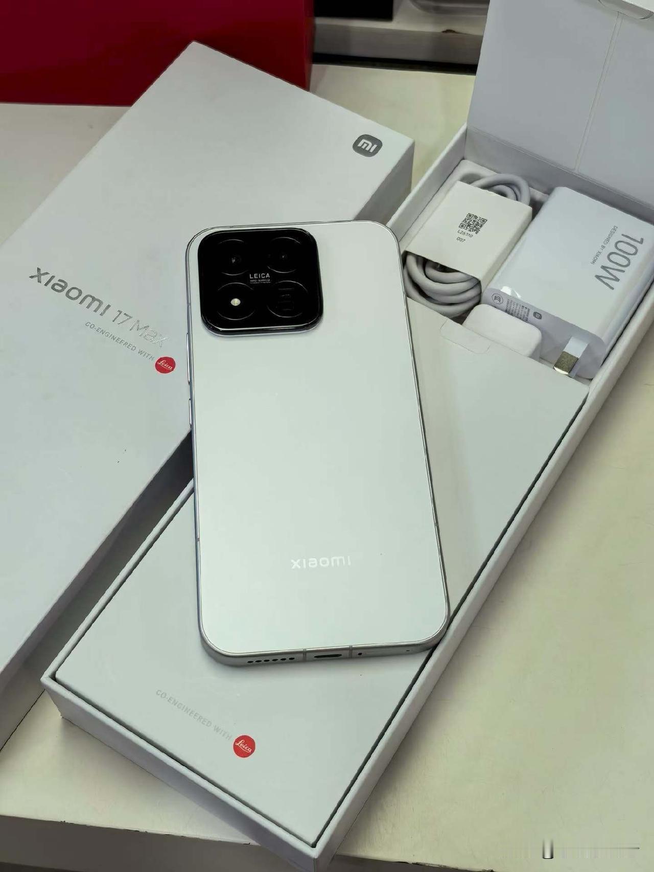 手握这台陪伴多年的Mate20X，你是不是也在纠结换什么？7.2英寸巨屏、50