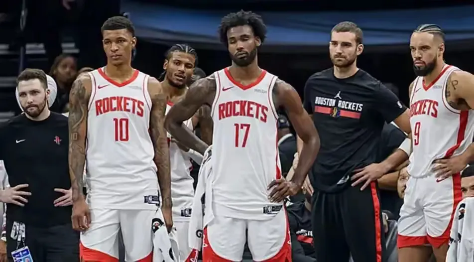 火箭102-98热火，竟然发现以下5点不可思议。1、范弗利特为了火箭也是拼了