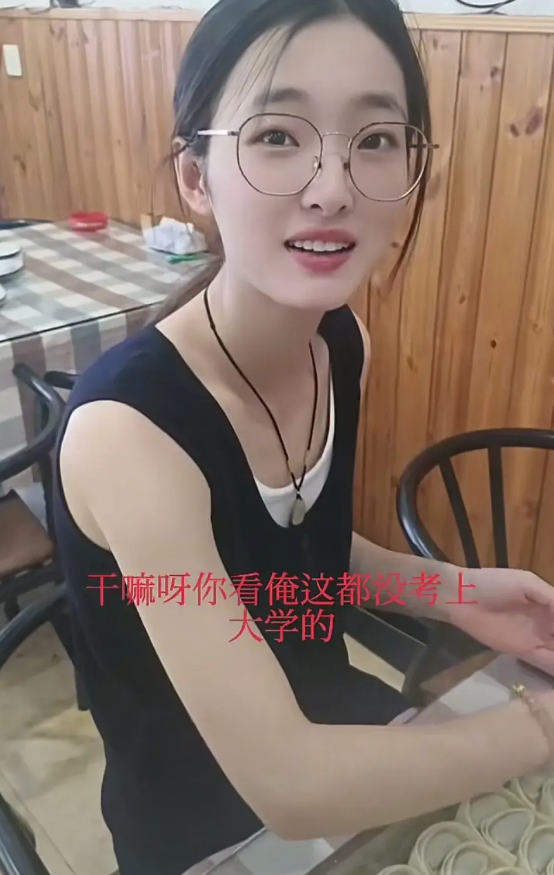 “笑不活了！”江苏，一家两个女儿都没考上大学，于是就干脆帮家里人包起了馄饨，结果