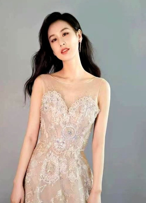 为啥黄圣依长得那么好看却没人喜欢呢？原因很简单，她颜值没问题，人品没问题