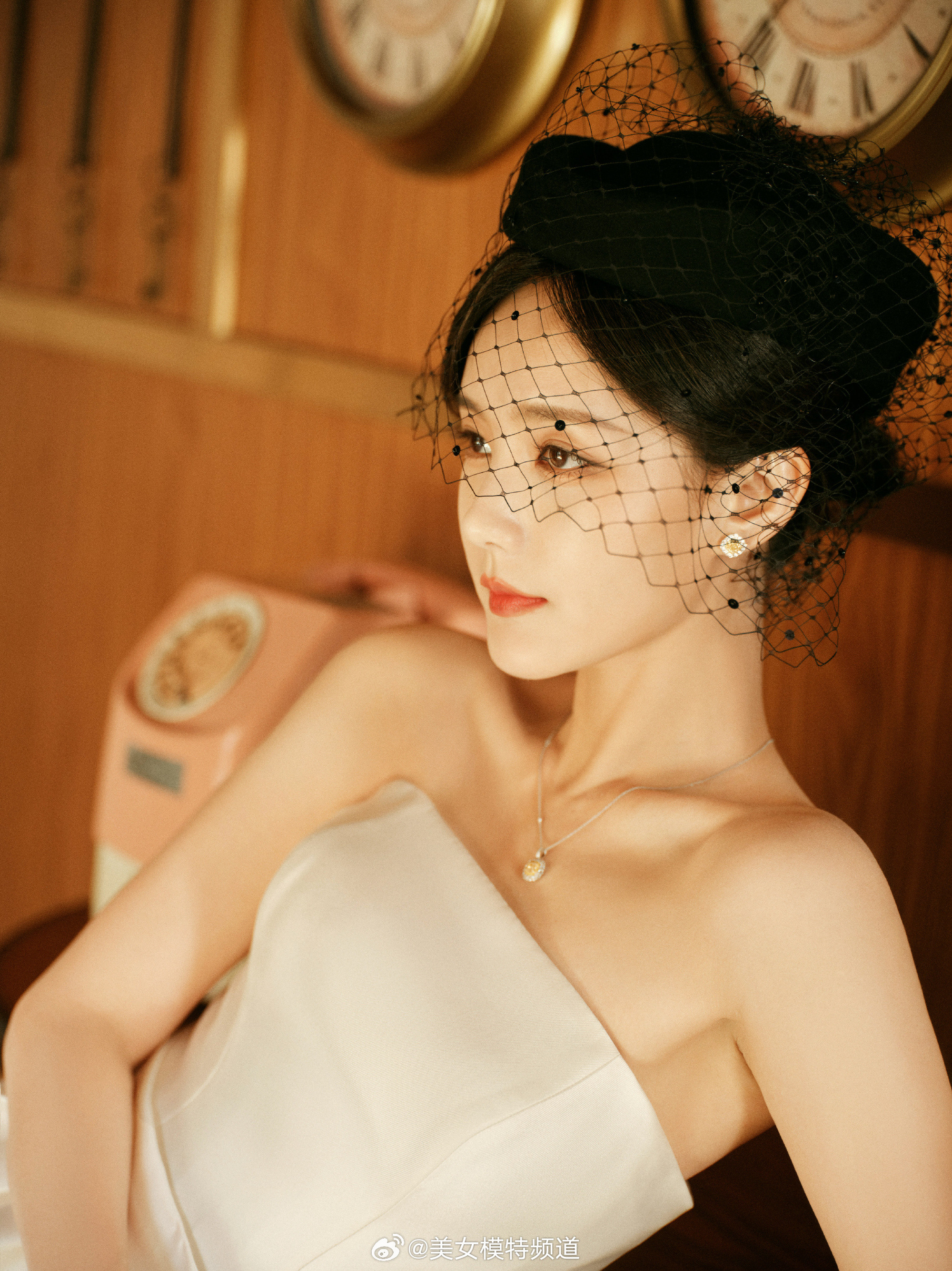 李一桐复古名伶造型大片