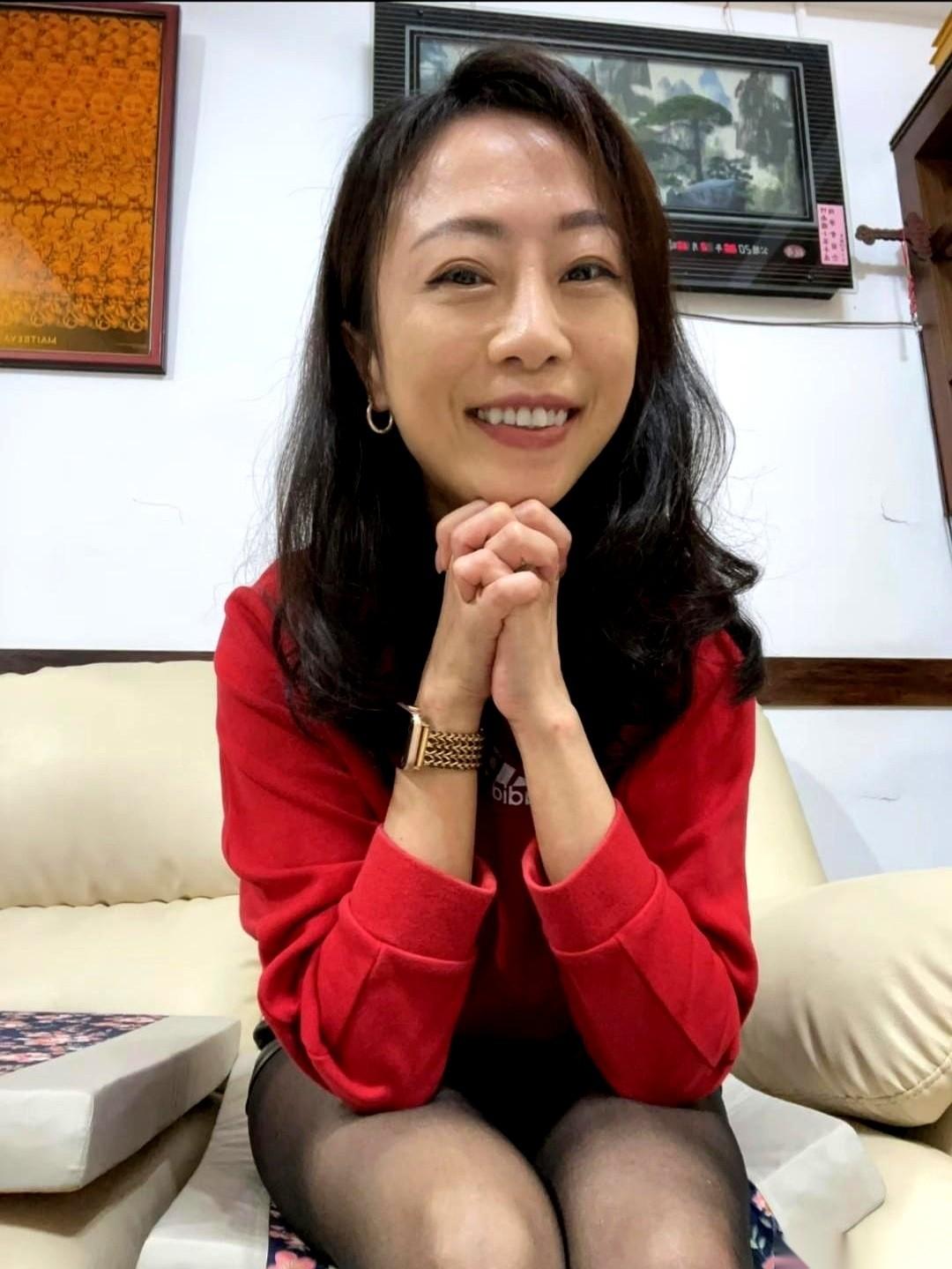 五千多块的金戒指。发票是王婶给52岁的“好老公”洗衣服时，从脏裤兜里掏出来的。