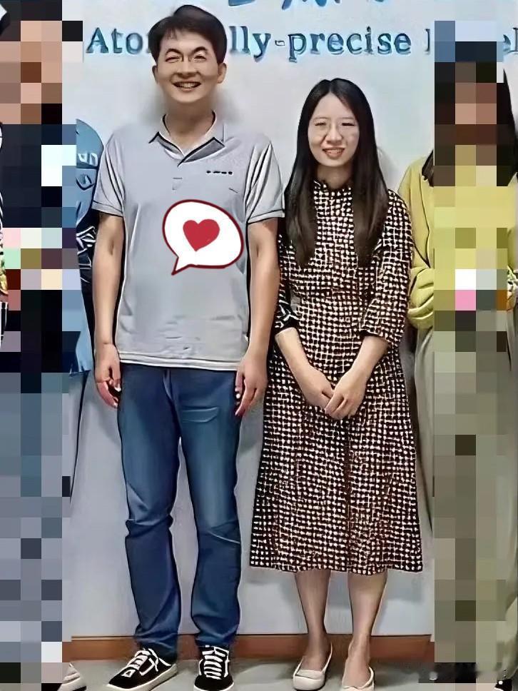我怀疑曾教授是为了爱情，也怀疑曾教授是为了前程，万万没想到，这一细扒才发现她