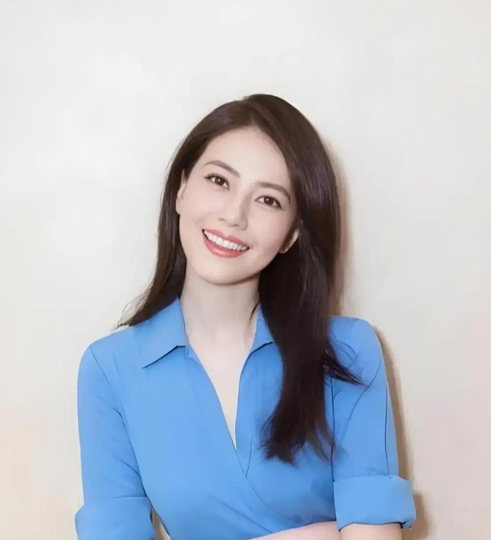高圆圆这辈子最怕的事，不是戏演砸了，是被人看穿她骨子里就想当个拿死工资的档案管理