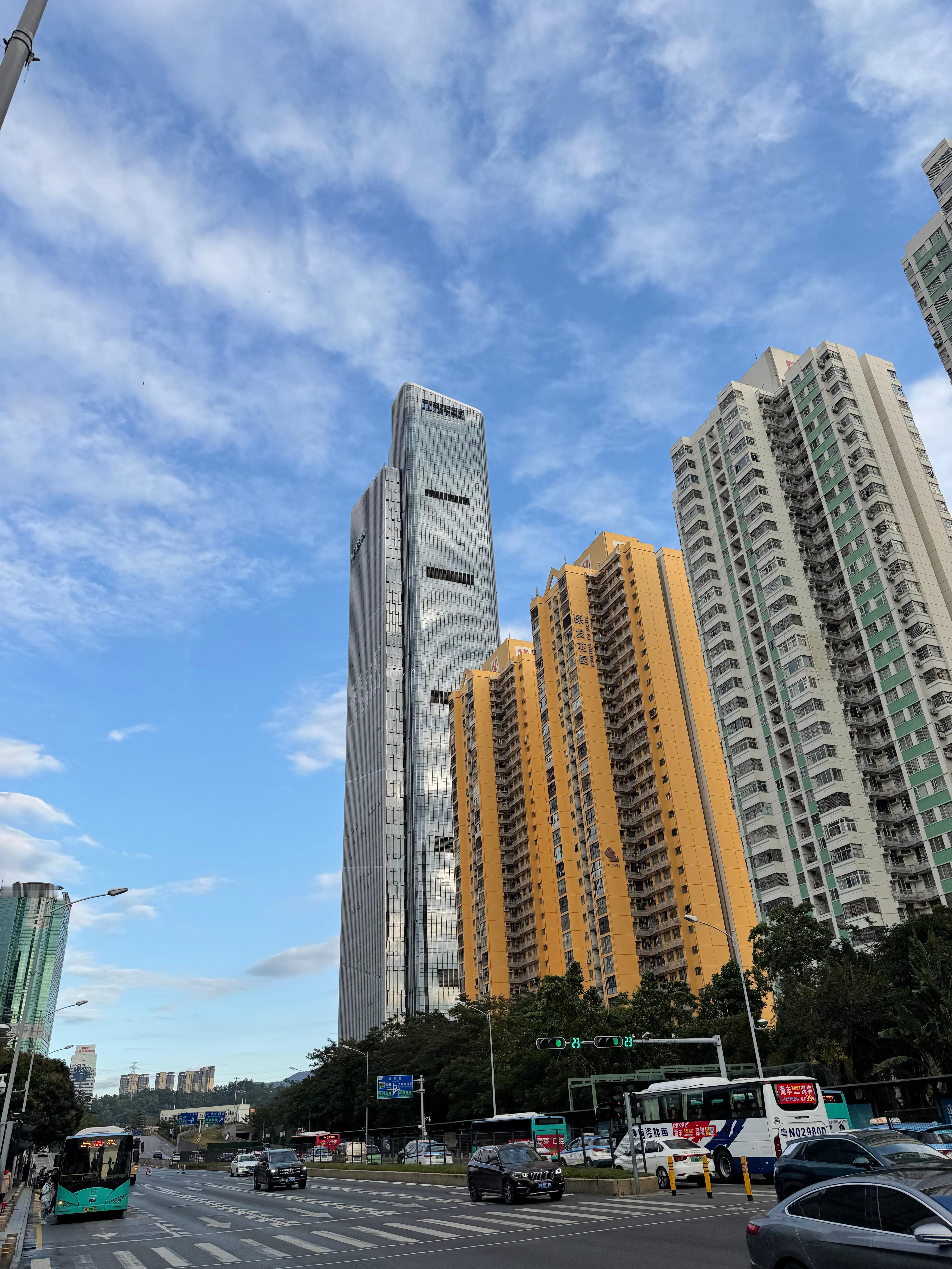 上一次来黄贝岭，好像还是2017年……各位圣诞夜如何度过？深圳·东门步行街(新