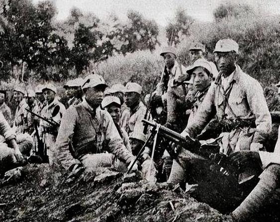 1943年，仅剩的一支红军队伍不肯编入新四军，我党接连派出5名使者劝说，结果全都