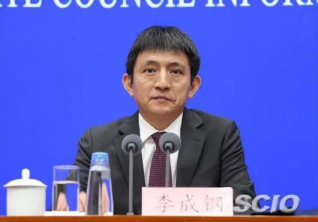 ☁中国的“对美贸易战”阵容，10月20日完成“王炸”级重组！李成钢被免去W