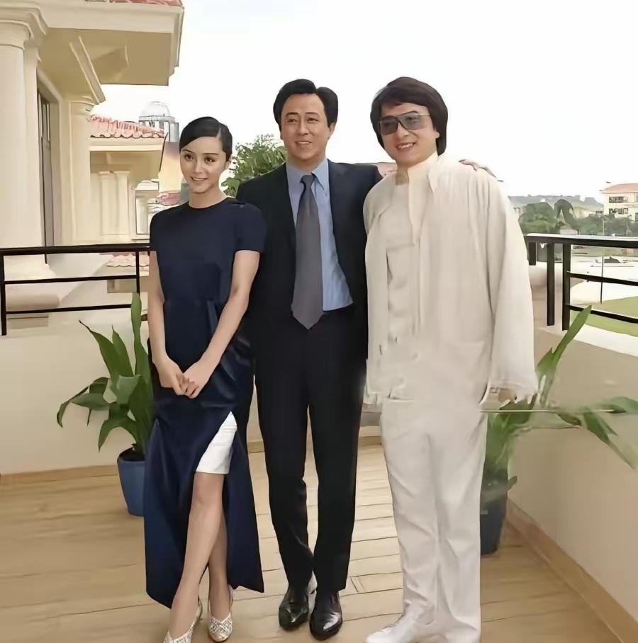 人生就是个舞台，演员就是天生的主角，这个照片在当时应该是最顶级的风景，没有一个艺