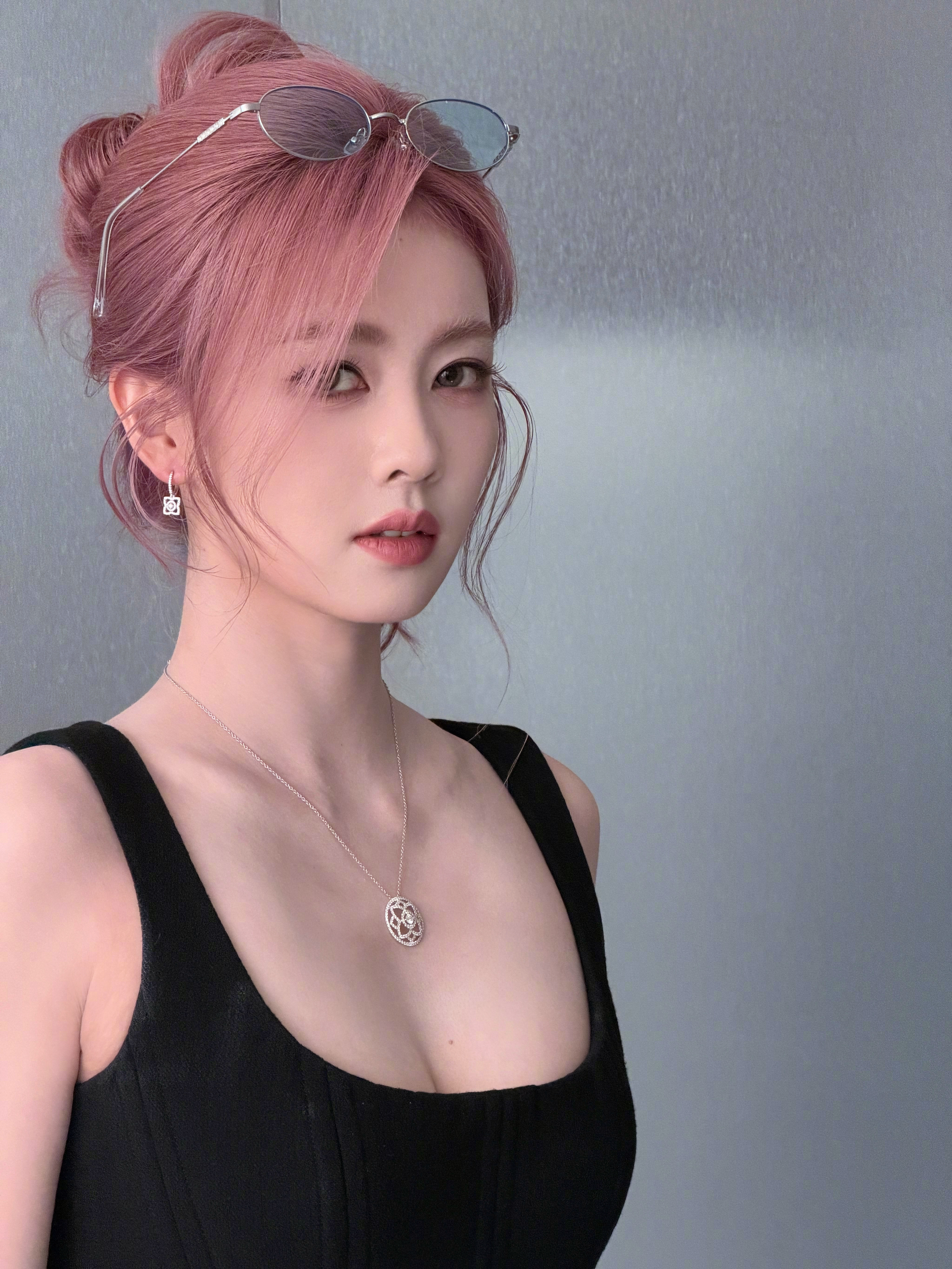 白鹿粉发返场白鹿粉发好美！期待女神闪耀星光大赏