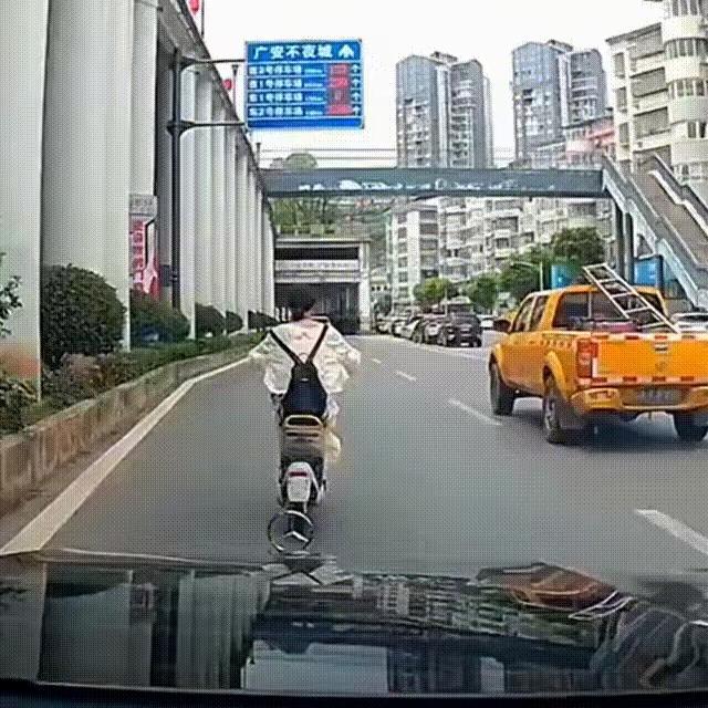 骑个电动车你晃悠什么，结果舒适