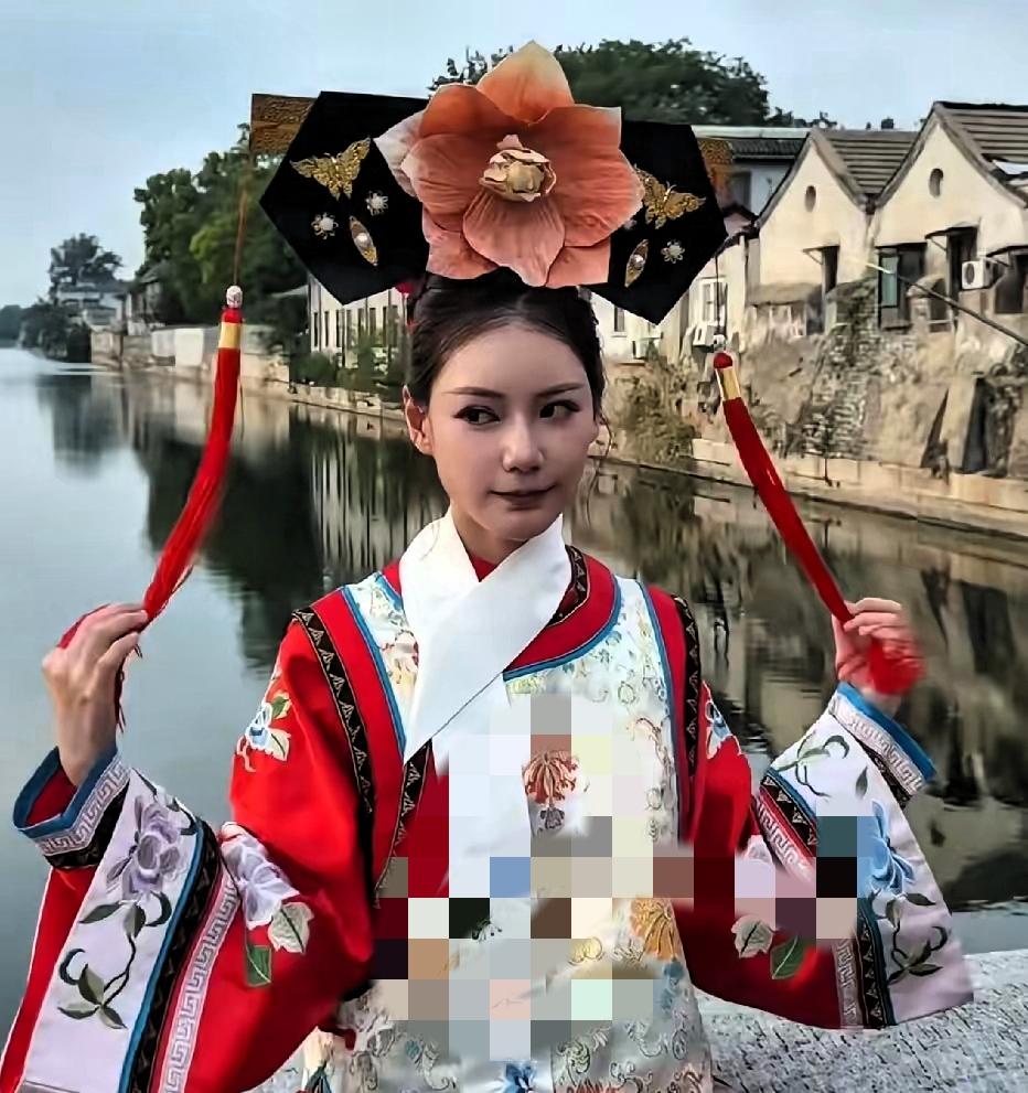 圆童年格格梦！筱梅北京胡同古装打卡太惊艳谁的童年没有一部《还珠格格》？长大