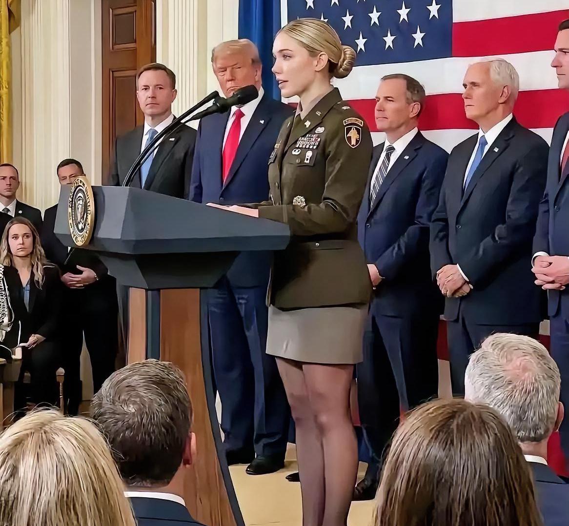 这场面很可以哟！美军制服女军官发言，特朗普认真听。只见特朗普神情专注看着这位