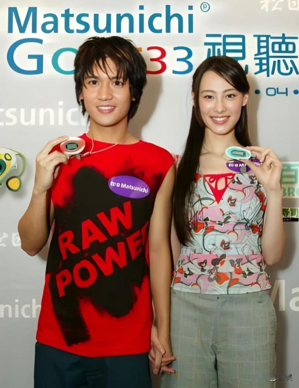 梁洛施16岁时的照片…她出道的时候说她只有16岁我真的不敢相信，我觉得好成熟啊！