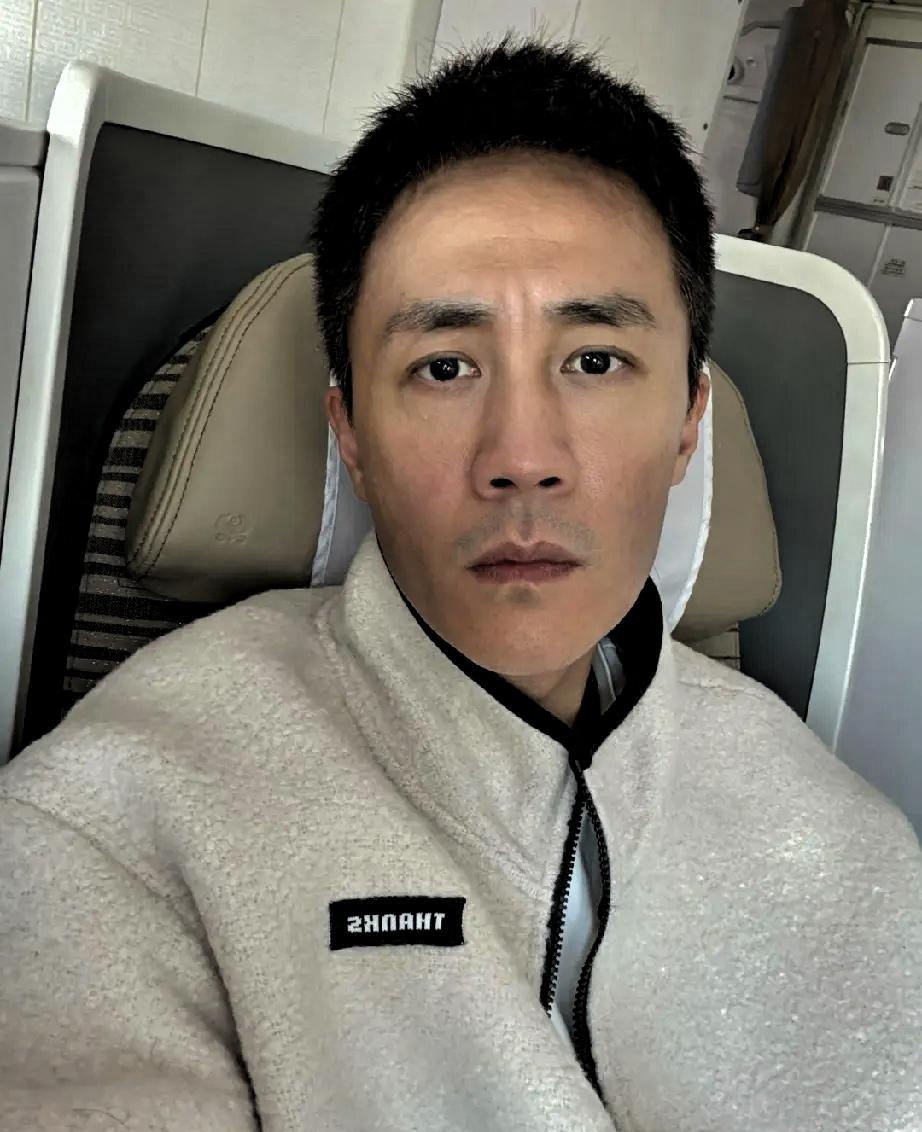 我突然理解杜淳了，他为何要投资张凌赫的《逐玉》，不是因为他喜欢这个剧本，而是