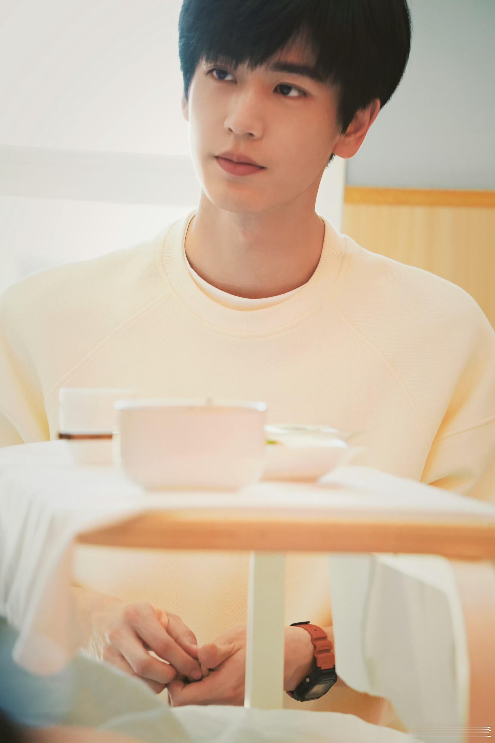 张凌赫凌赫宝宝这组顺毛小狗～好乖好可爱喜欢乖乖的宝宝张凌赫｜