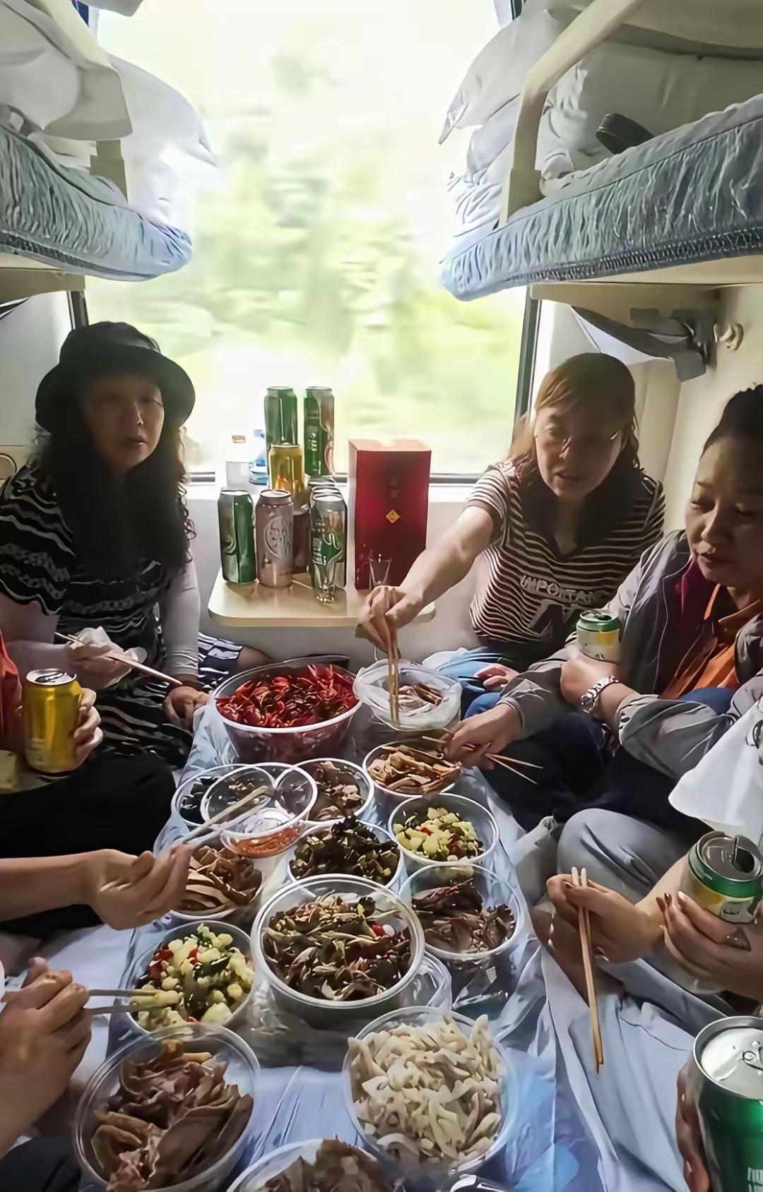 网友告诫：遇这样的退休群体尽量远离。一般人根本惹不起，而且极度自私。