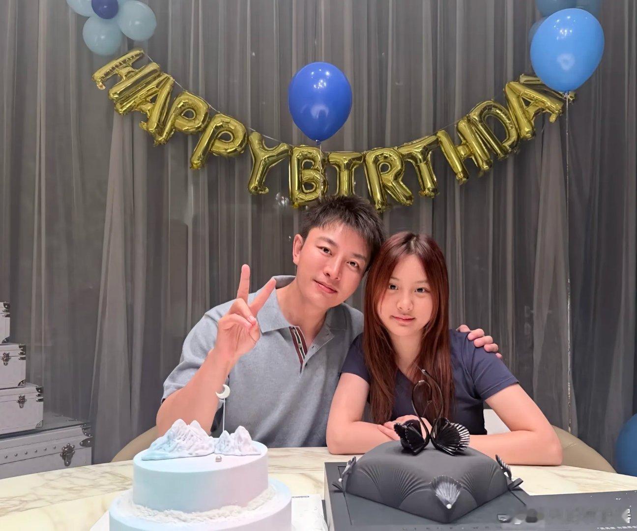 贾乃亮发文：“谢谢我的大宝贝陪我过生日，最幸福的事，就是有你在身边。简单，快乐，