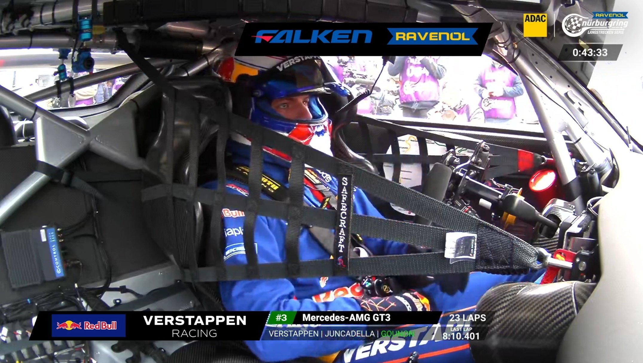 NLS2比赛的最后40分钟，维斯塔潘再次接过赛车来跑最后一棒，目前3号车组处在全