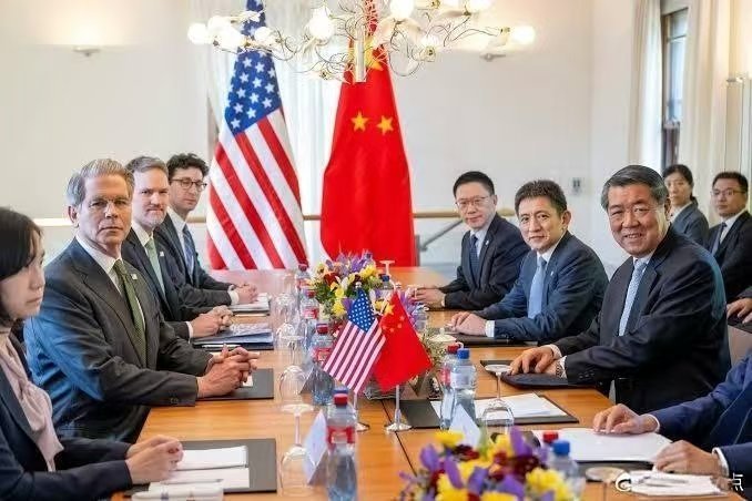 贝森特你咋不笑呢