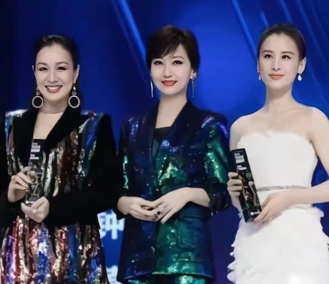 真是搞不懂了娱乐圈的女明星到底有多高？一直以为黄圣依170，万万没想到，她跟阿娇