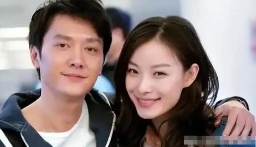 2012年，24岁的倪妮喜欢上了34岁的冯绍峰，两人一起住了3年，倪妮用心去讨好