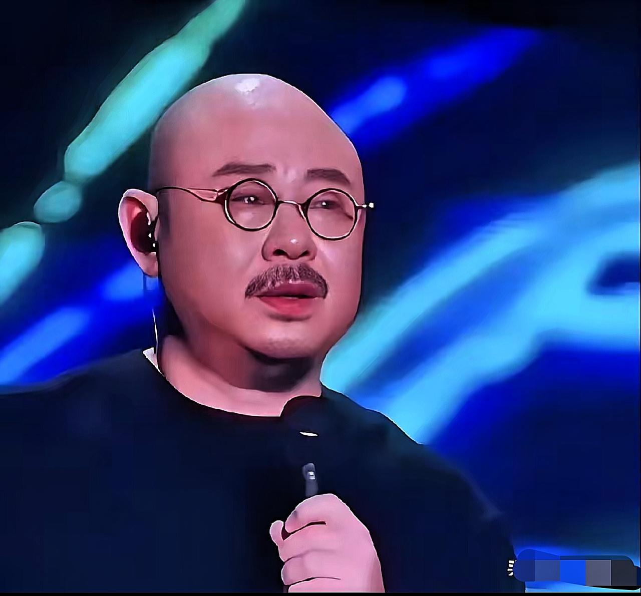 带爸爸看刀郎演唱会，散场后他却说再也不看了，这话听得我一愣！不是唱得不好，反