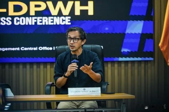 菲律宾公共工程部长文斯•迪松周二坚决否认了众议员莱安德罗•莱维斯特关于所谓国家预