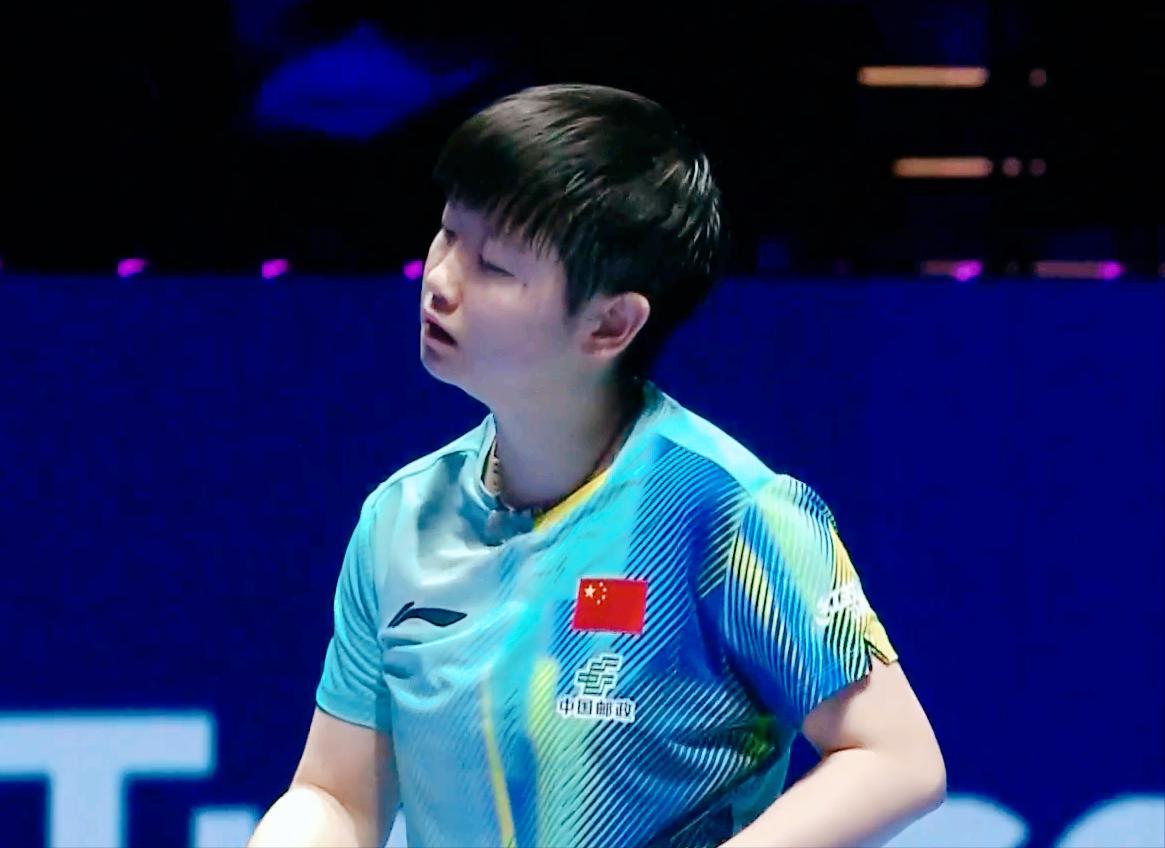 突发！孙颖莎怎么有了一张黄牌？前三局孙颖莎1:2落后，第四局孙颖莎3