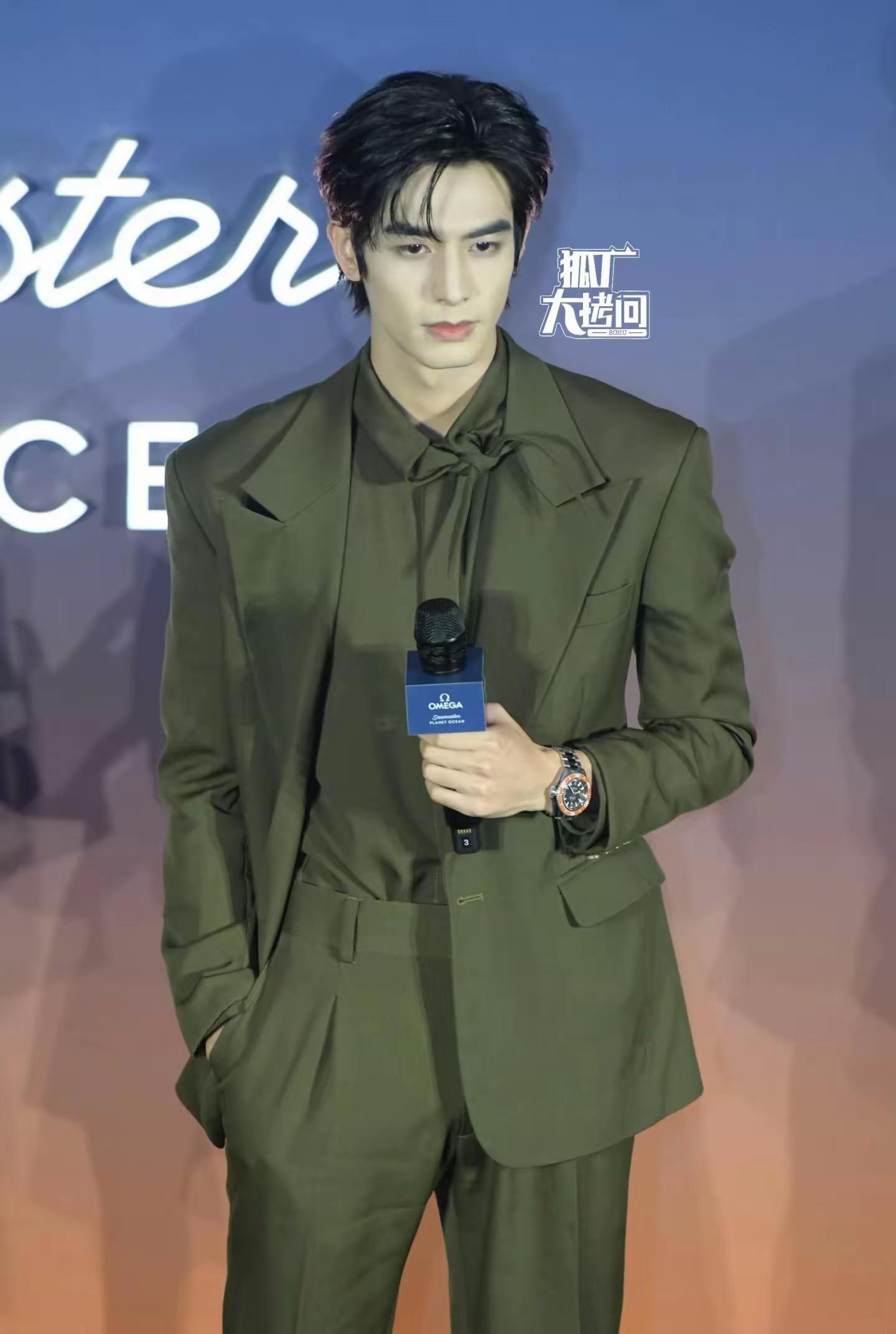 真的会震惊，宋威龙真漫画人物啊每次都会被这张脸震惊，好建模的一张脸啊！怎么会有人