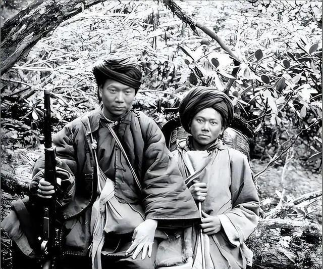 1950年四川，一纸调令让2800名起义国军连夜反水，用铡刀虐杀16名军代表，十