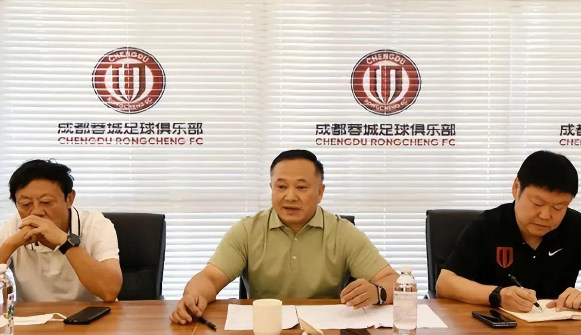其实从徐正源向俱乐部开炮，然后周定洋、罗慕洛战队开始，这个赛季去谈蓉城的成绩，就