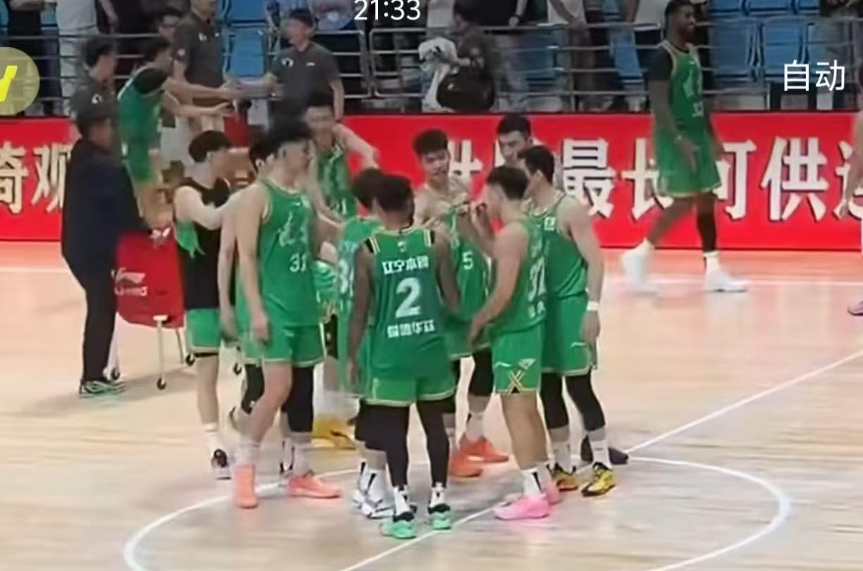 辽宁队有一名球员就只管进攻不爱防守，我说的不是克里斯，克里斯毕竟也不是自己家里的