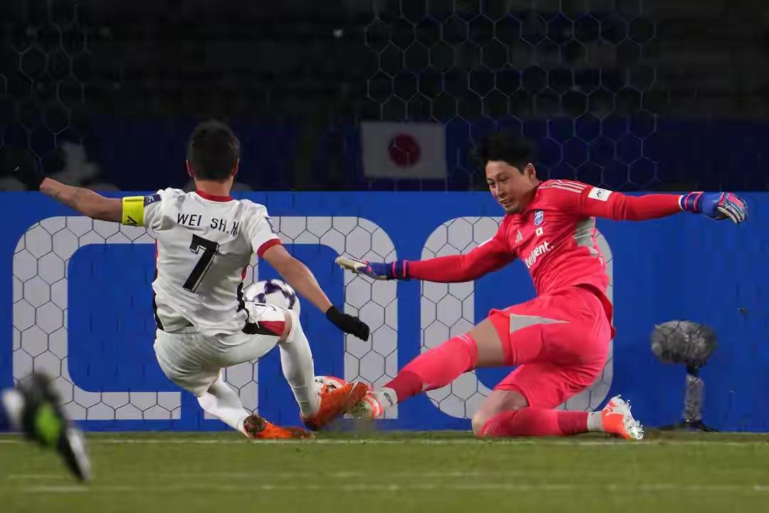 韦世豪当队长就是不一样，责任和自信心完全拉满，简直是太拼了，太有血性了，亚冠两场
