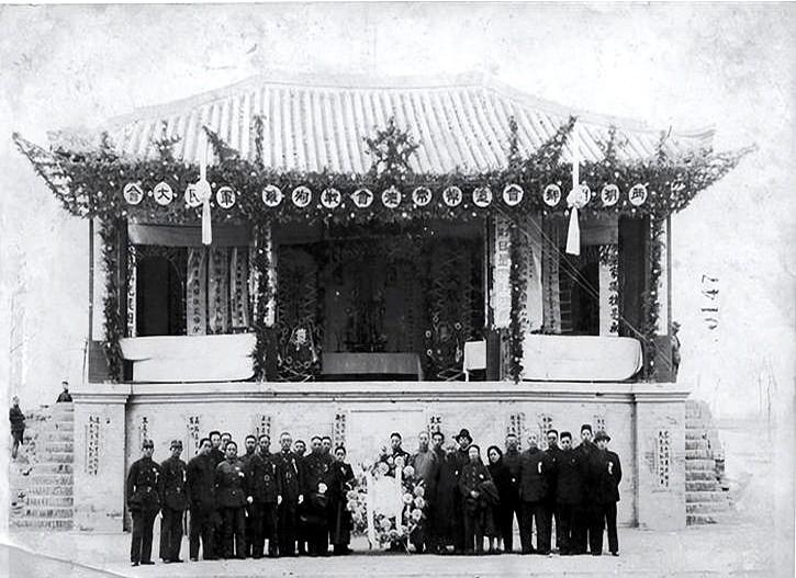 1943年11月25日，常德保卫战，炮兵团副官李凤林发现城北郊有十多个日军军官骑