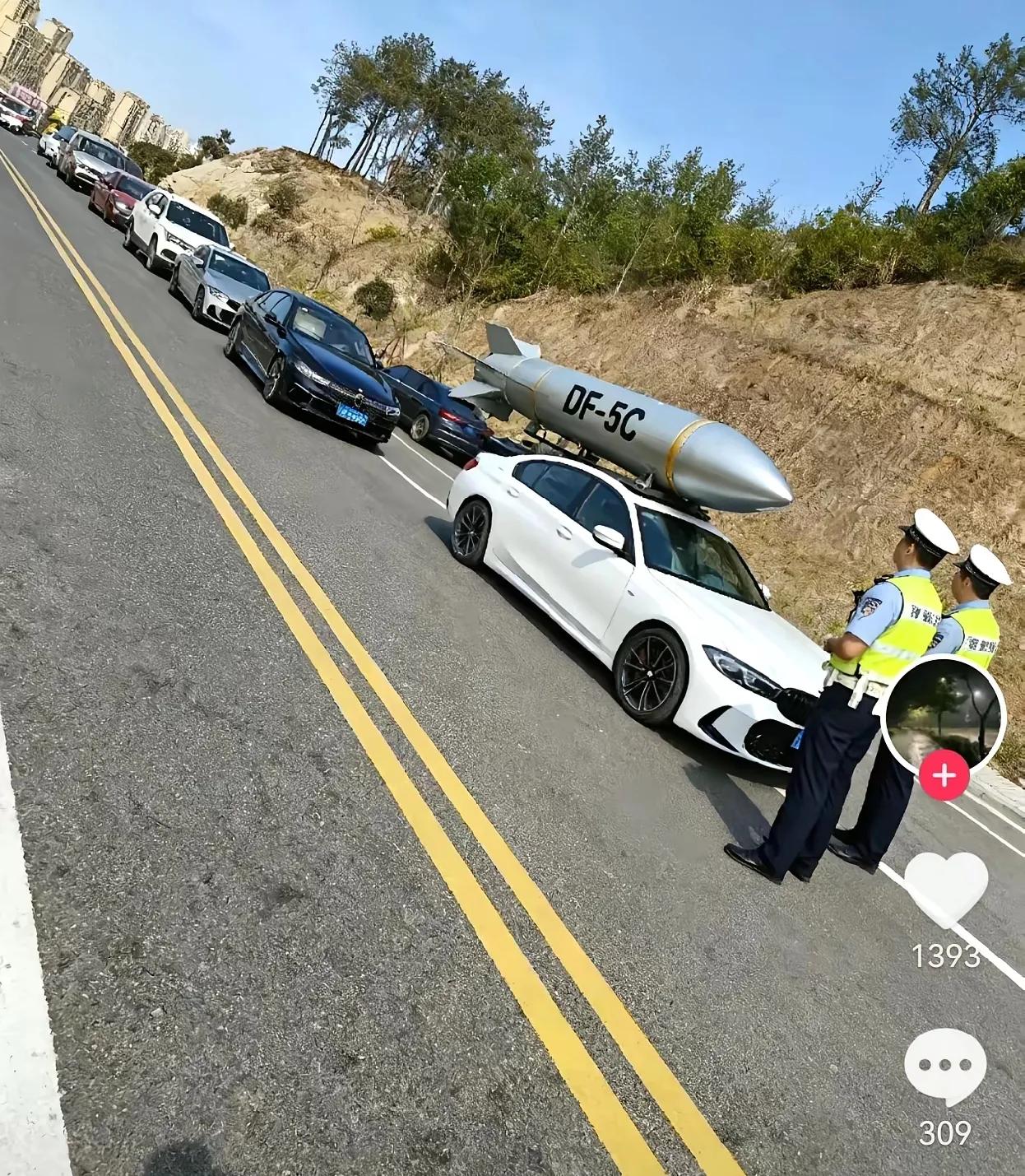 人才哇，真够标新立异的，扛着东风导弹上高速，被交警叔叔拦下也是正常的。大家对此