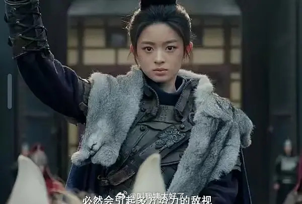 网友说黄杨钿甜在《冰湖重生》里面是宝宝将军