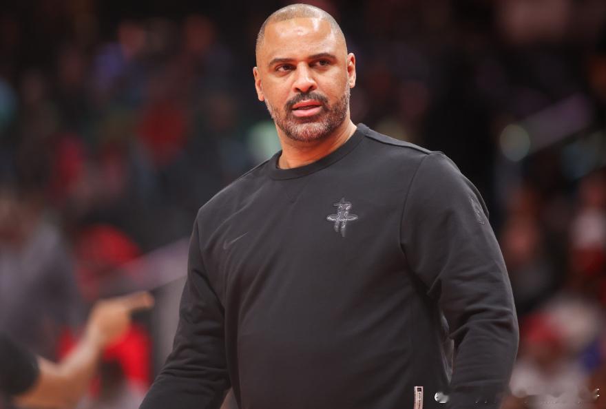 NBA常规赛，火箭在主场以102-105不敌快船。赛后火箭媒体人感觉咱们现在好像