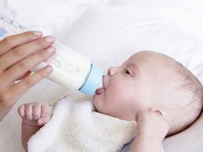 混合喂养 该先喂母乳还是奶粉
