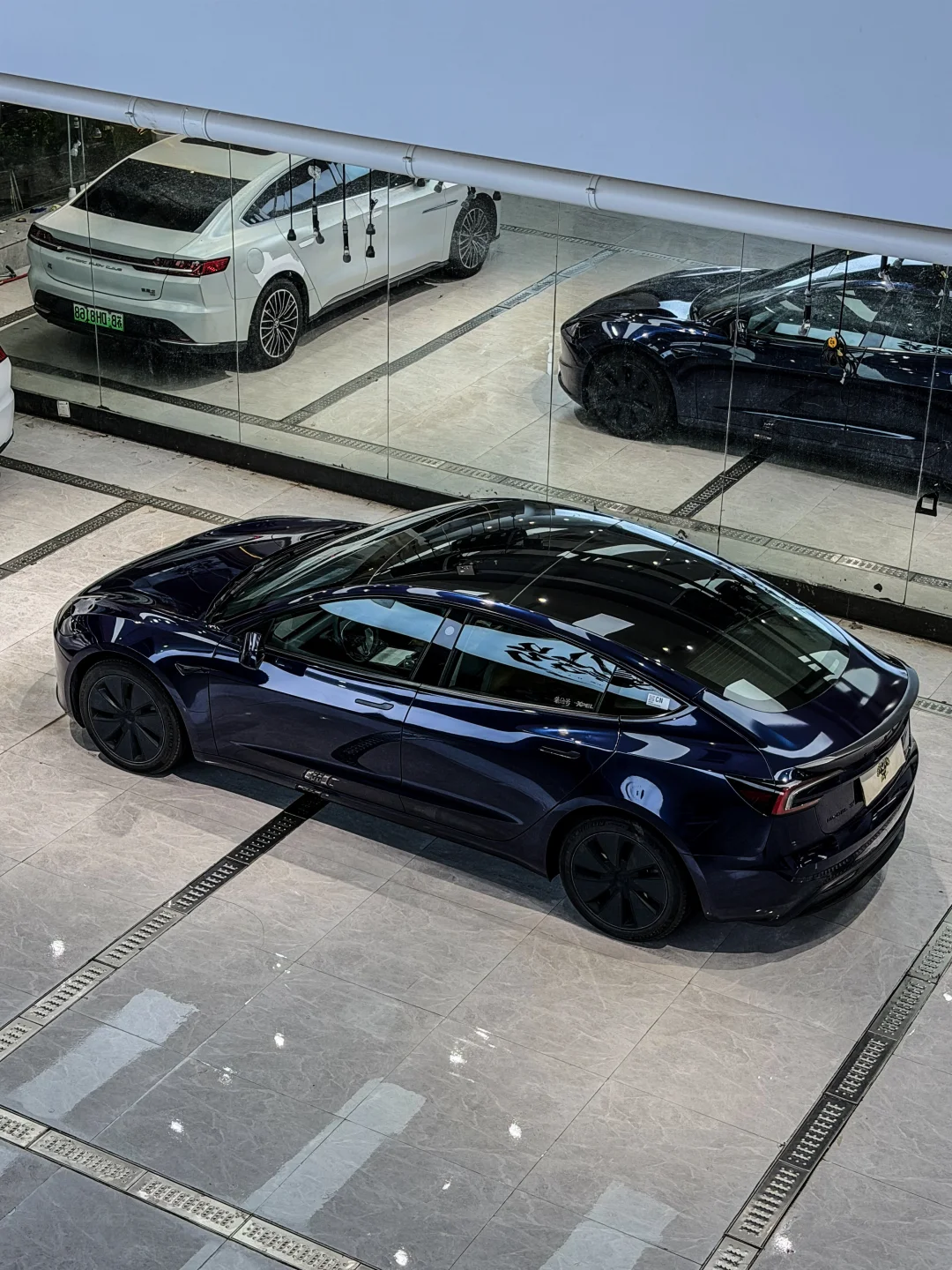 梦中情车车库里一直想拥有台MODEL 3停着