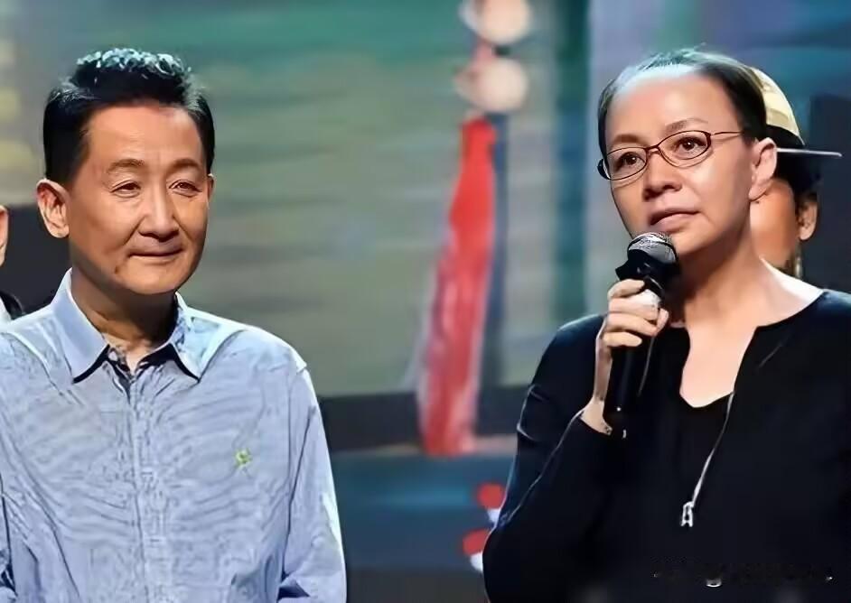 兄妹疏远很多年。梁欢铁了心要嫁英达。亲哥梁天反复劝阻无果，说“你将来后悔了，别怪