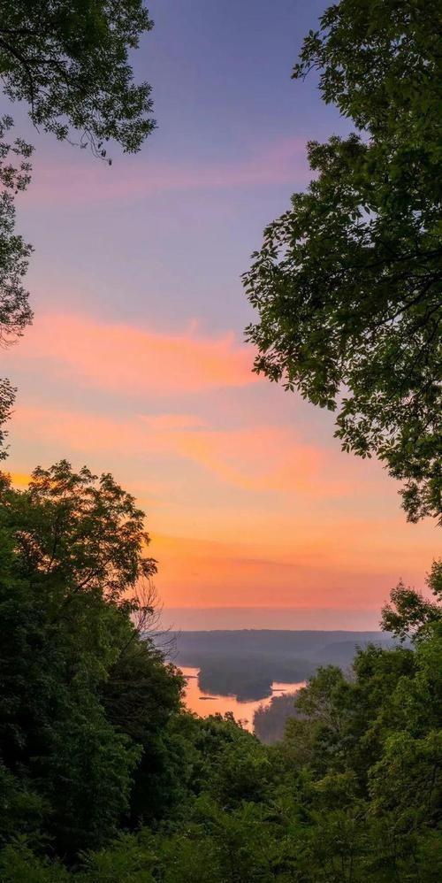 判断自己是不是写作的料，有没有文学潜质？对照下面几条，你也就清楚了：很多人在