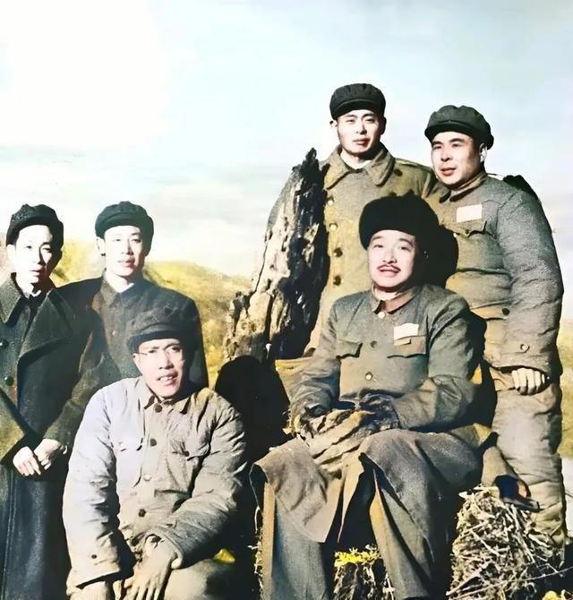 贺老总的妻子薛明是公认的元帅夫人中最漂亮的一个，这让贺老总很是骄傲，有一次他更是