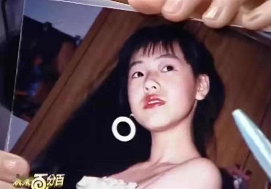 小S少女时期旧照曝光！满脸婴儿肥灵动俏皮，清纯模样颠覆认知