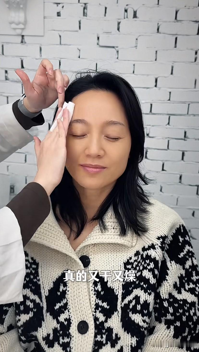 朱丹又一次去韩爆改自己了，从进去时的普通大妈秒变时尚辣妈，她说上次的爆改粉丝反应