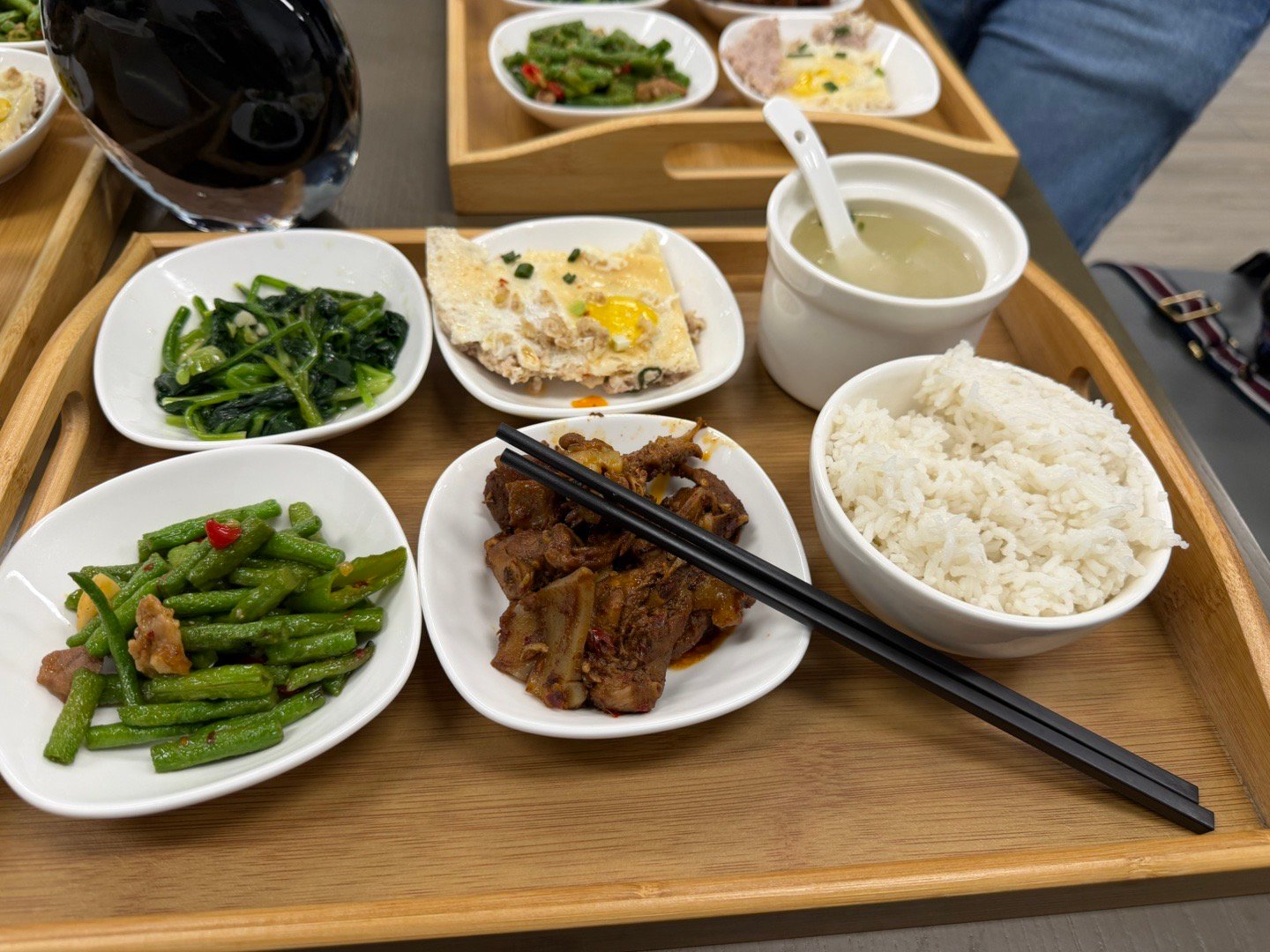 中午路过鸿蒙智行，吃个午饭！（伙食真好