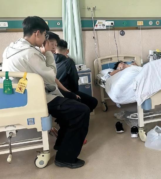“这友谊太纯粹了！”辽宁盘锦，3个男孩凑钱去医院看生病的好友。不料，他们到好友的